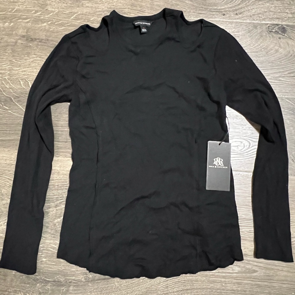 Women’s Rock & Republic Medium top